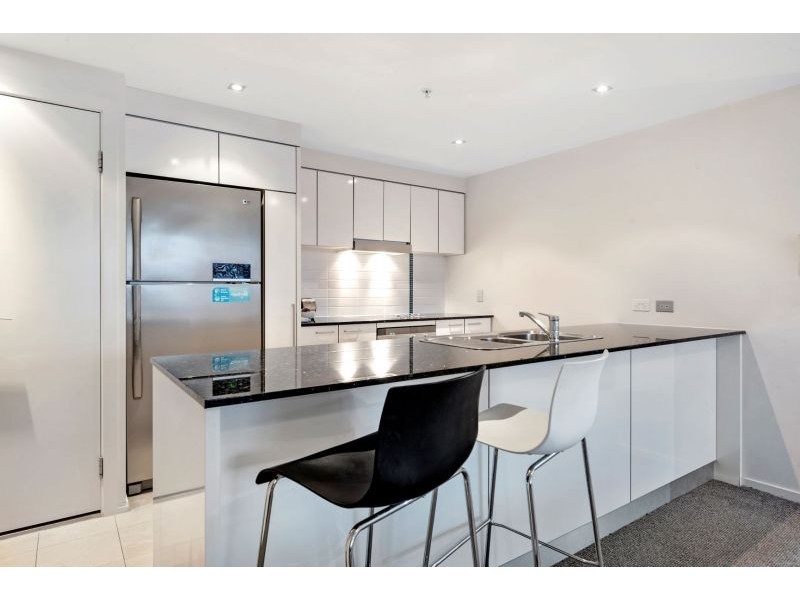 L10/22 Surf Parade, Broadbeach QLD 4218