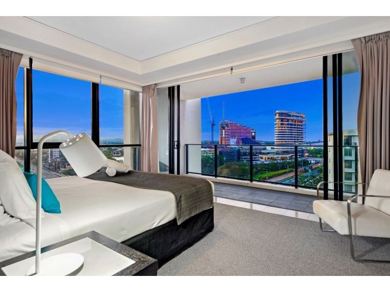 L10/22 Surf Parade, Broadbeach QLD 4218