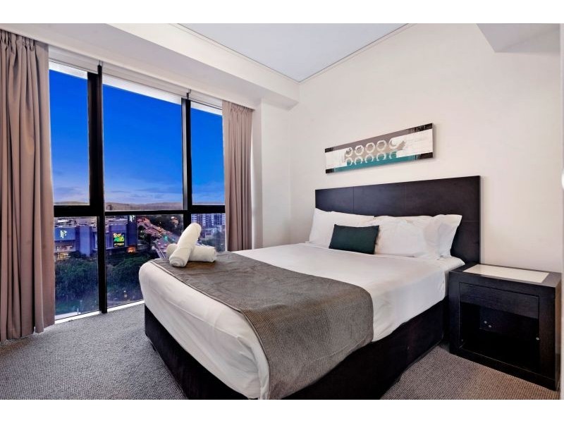 L10/22 Surf Parade, Broadbeach QLD 4218