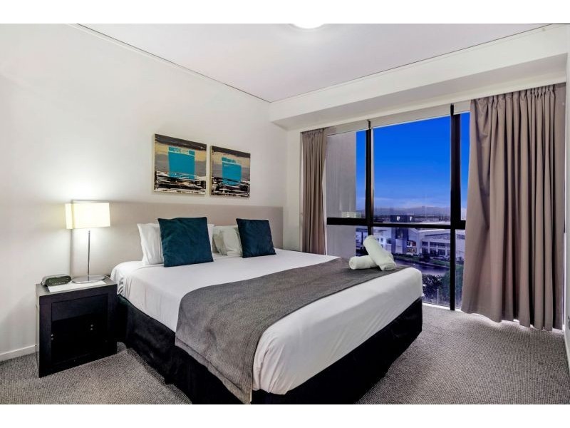 L10/22 Surf Parade, Broadbeach QLD 4218