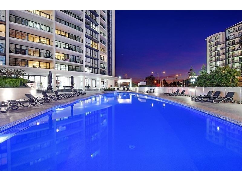 L10/22 Surf Parade, Broadbeach QLD 4218