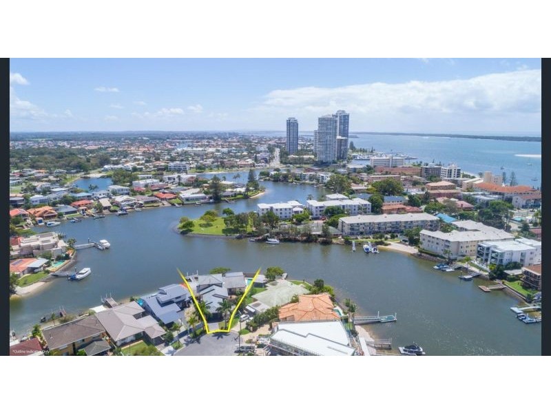 37 Vaggelas Cr, Biggera Waters QLD 4216