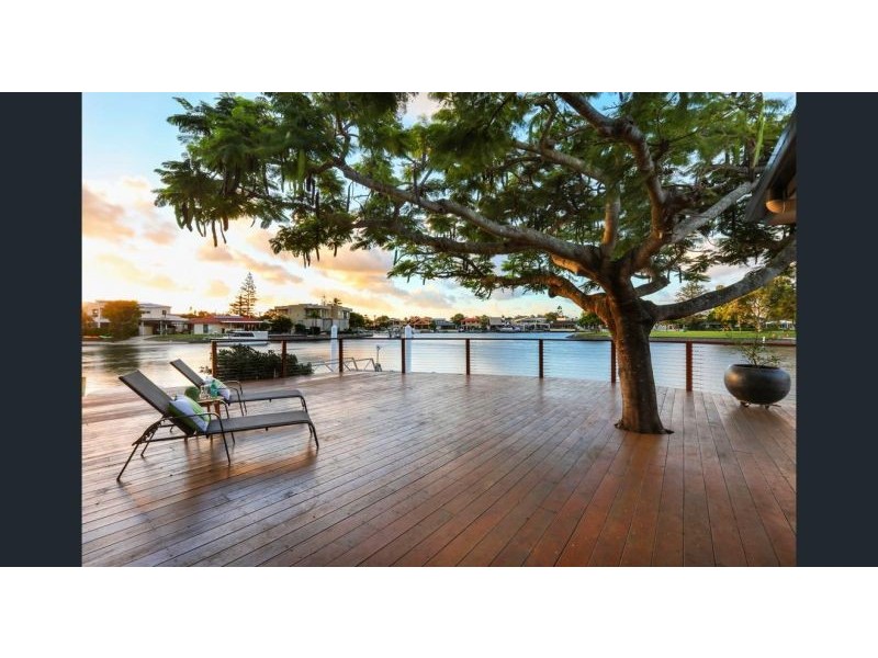 37 Vaggelas Cr, Biggera Waters QLD 4216