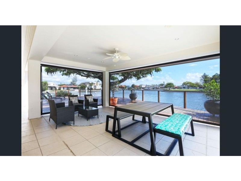 37 Vaggelas Cr, Biggera Waters QLD 4216