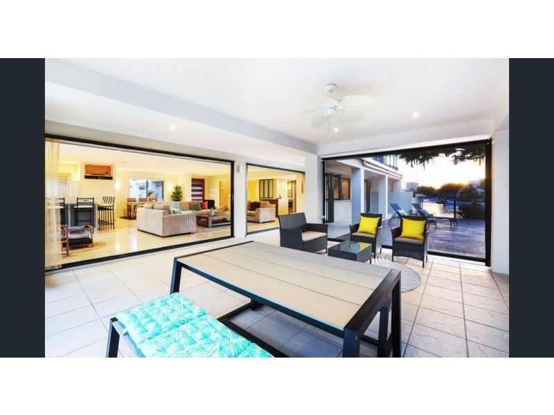 37 Vaggelas Cr, Biggera Waters QLD 4216