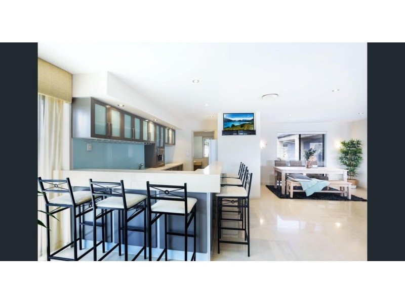 37 Vaggelas Cr, Biggera Waters QLD 4216