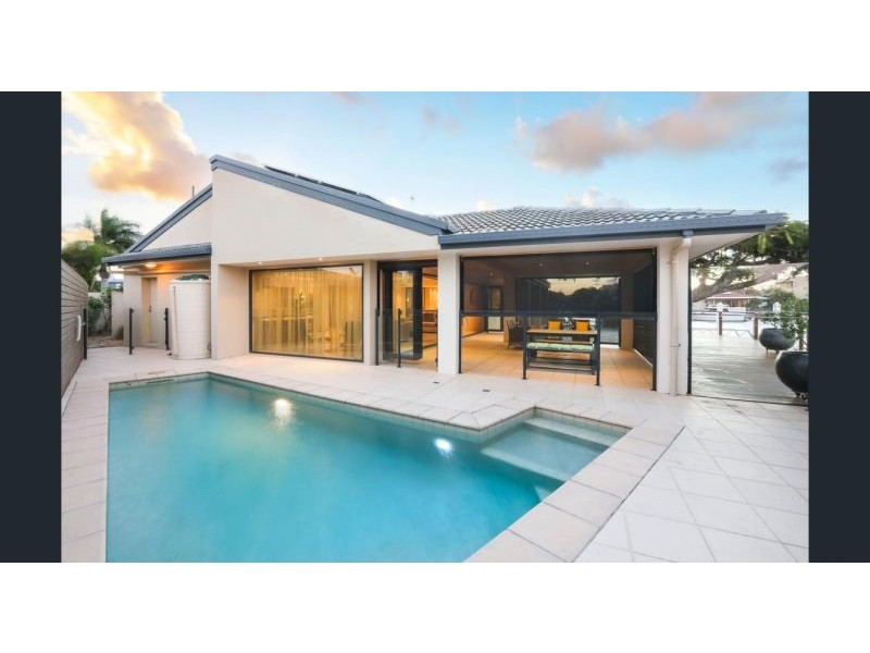37 Vaggelas Cr, Biggera Waters QLD 4216
