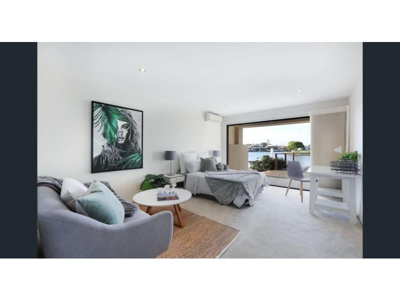 37 Vaggelas Cr, Biggera Waters QLD 4216