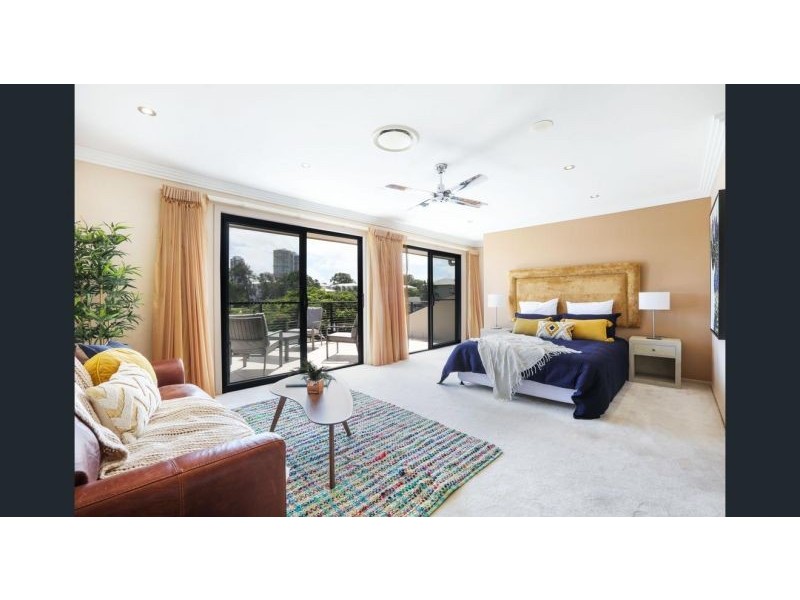 37 Vaggelas Cr, Biggera Waters QLD 4216