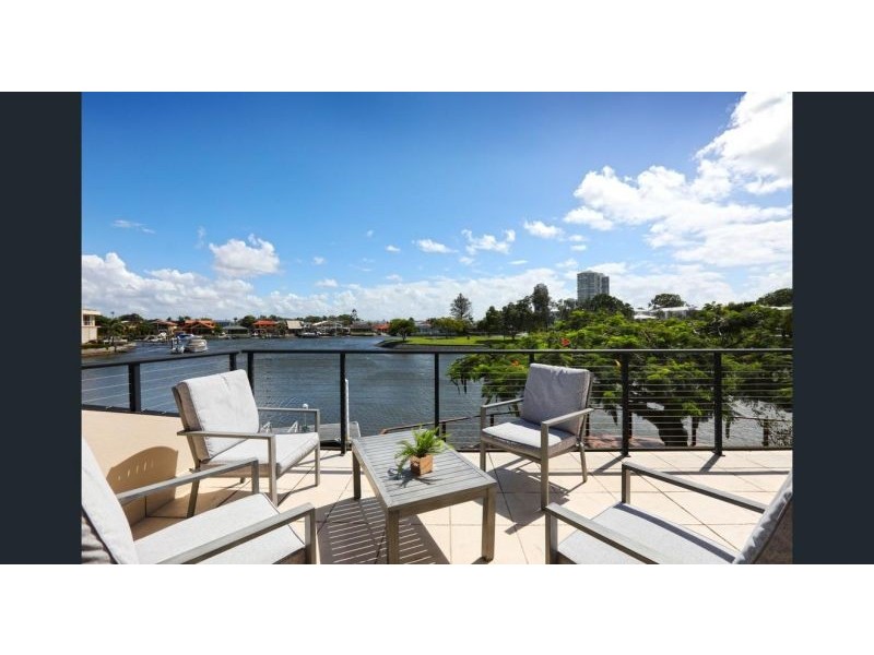 37 Vaggelas Cr, Biggera Waters QLD 4216