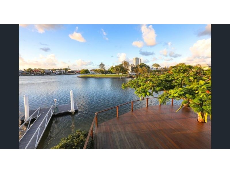 37 Vaggelas Cr, Biggera Waters QLD 4216