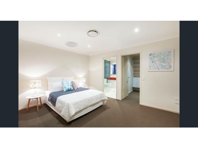 37 Vaggelas Cr, Biggera Waters QLD 4216