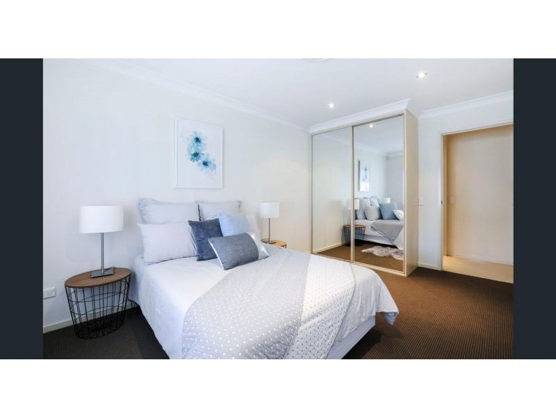 37 Vaggelas Cr, Biggera Waters QLD 4216