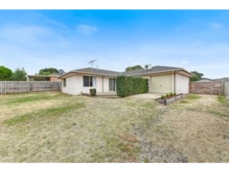 6 Rocklea Crescent, Skye VIC 3977