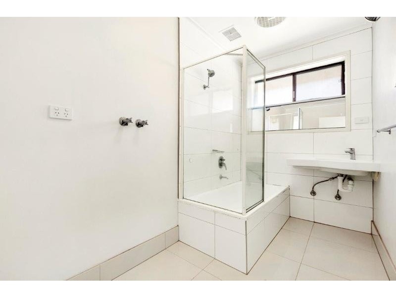 2/18 Blenheim Street, St Kilda East VIC 3183