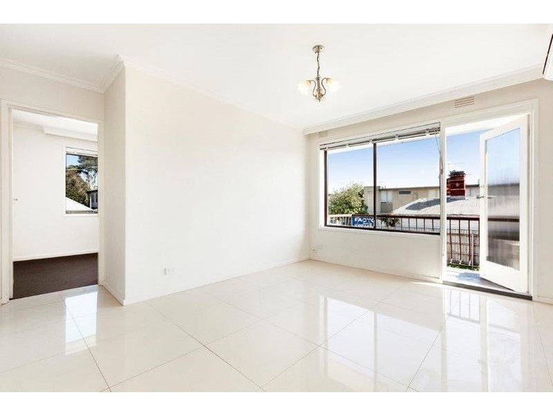 2/18 Blenheim Street, St Kilda East VIC 3183