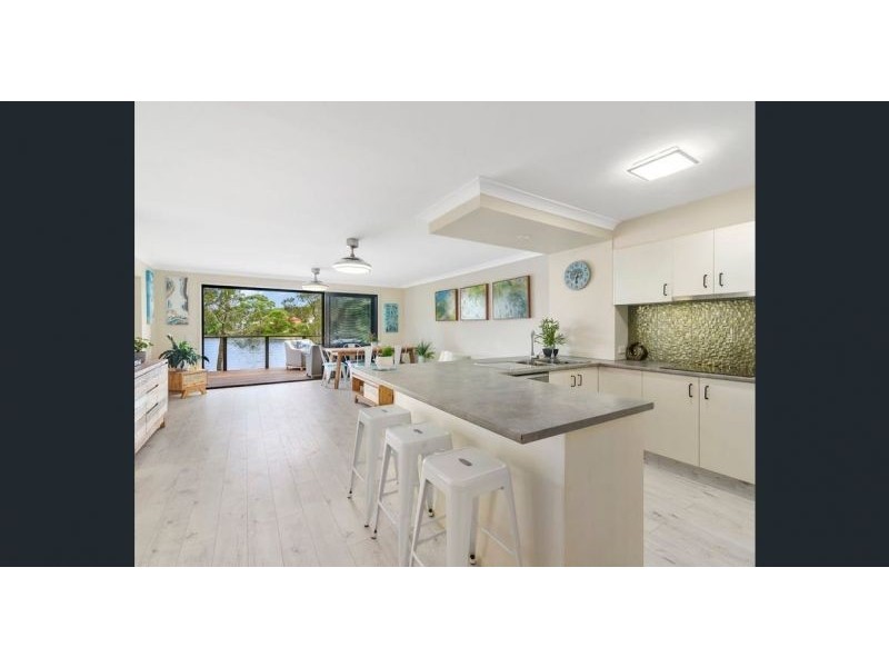 6/8 Sunbird Street, Burleigh Waters QLD 4220