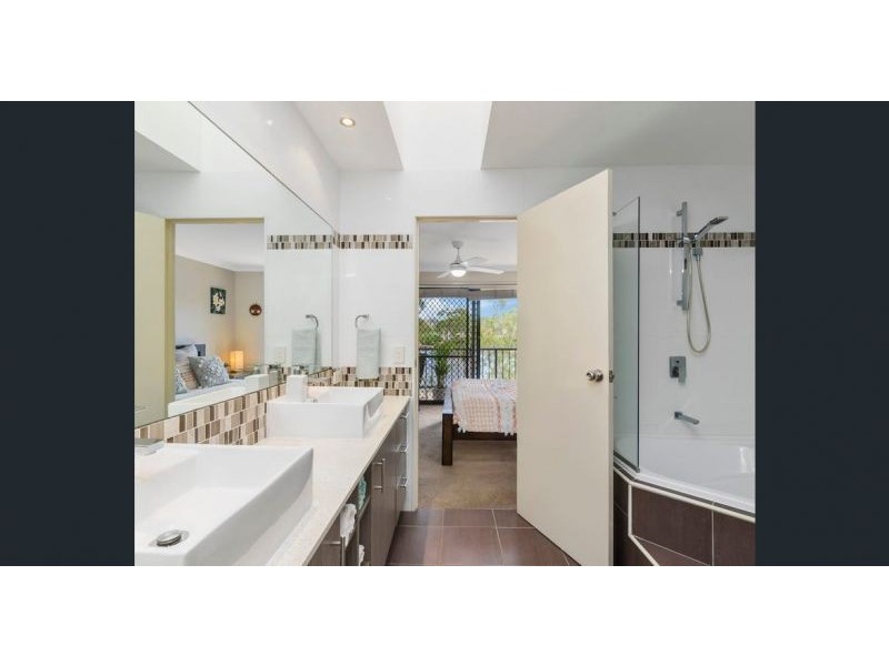 6/8 Sunbird Street, Burleigh Waters QLD 4220