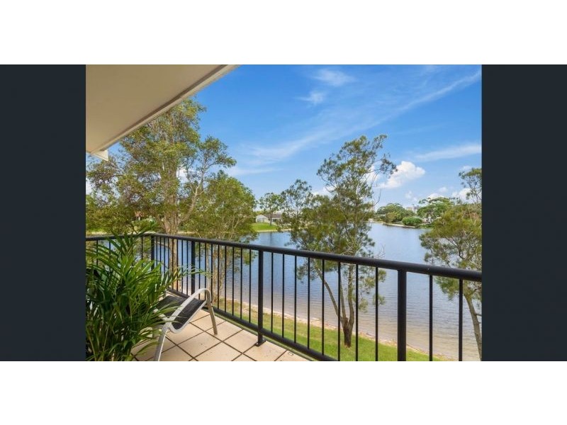 6/8 Sunbird Street, Burleigh Waters QLD 4220