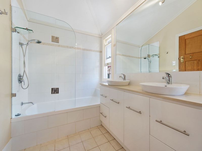 9 Warrawee Street, Toowong QLD 4066