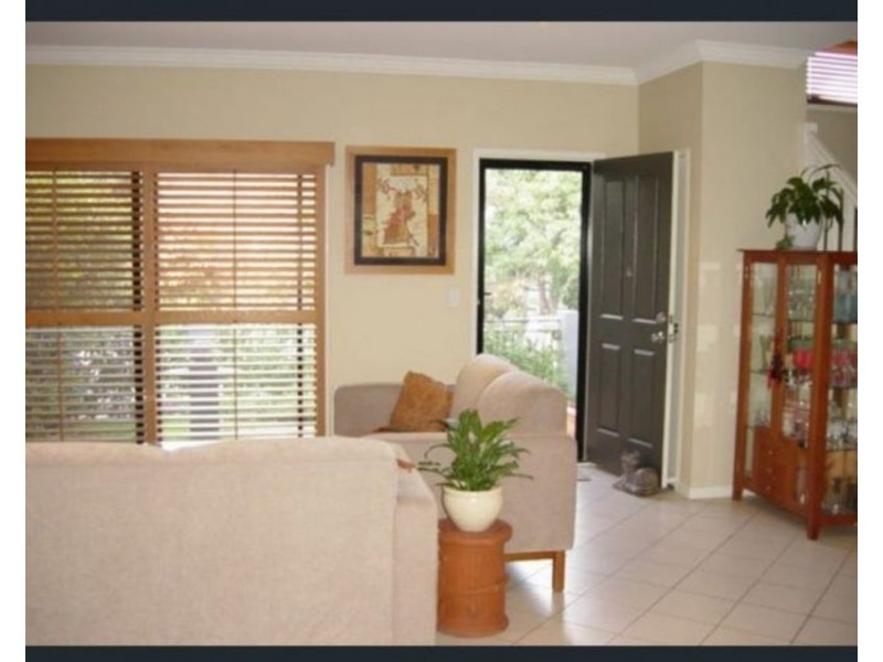 33 Fairley Street, Indooroopilly QLD 4068