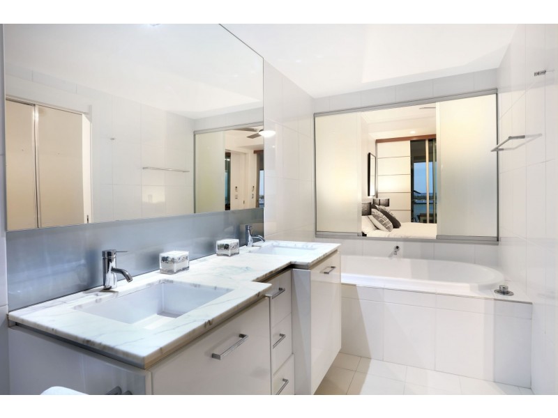 905/300 Marine Pde, Labrador QLD 4215