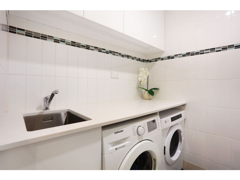 905/300 Marine Pde, Labrador QLD 4215