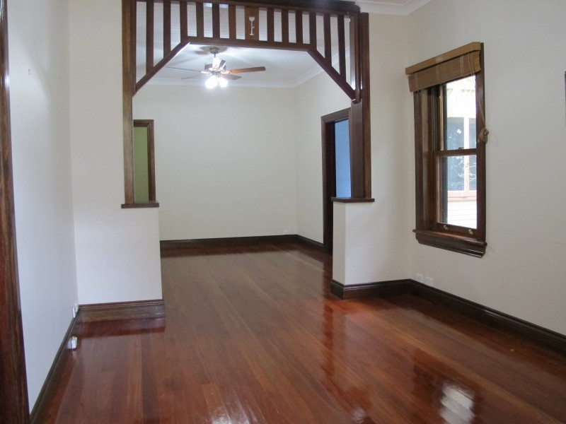 18 Annerley Street, Toowong QLD 4066