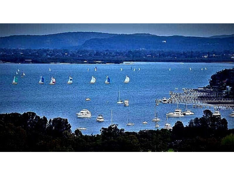 11 Bay View Avenue, East Gosford NSW 2250