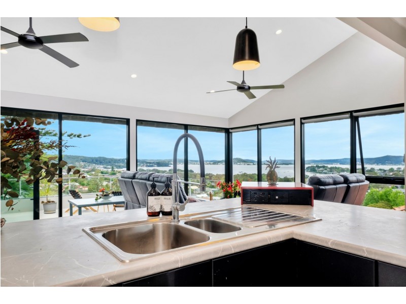 11 Bay View Avenue, East Gosford NSW 2250
