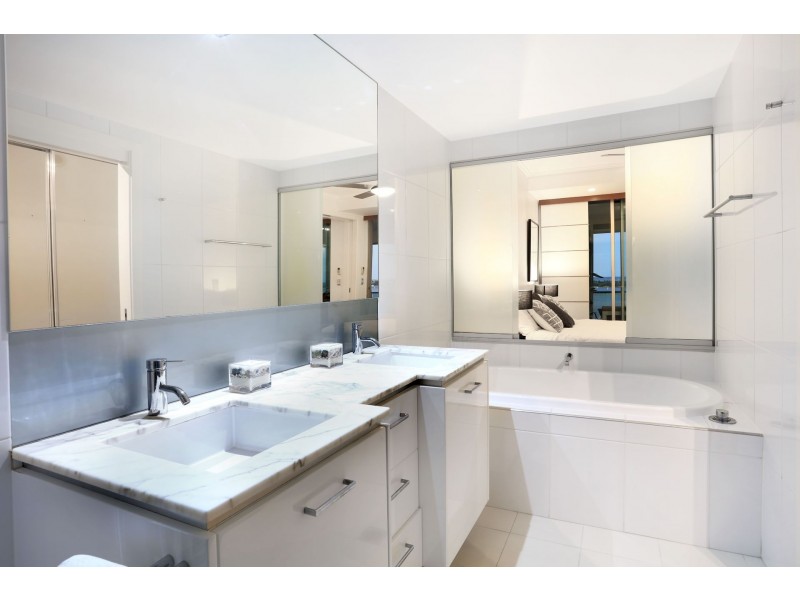 905/300 Marine Pde, Labrador QLD 4215