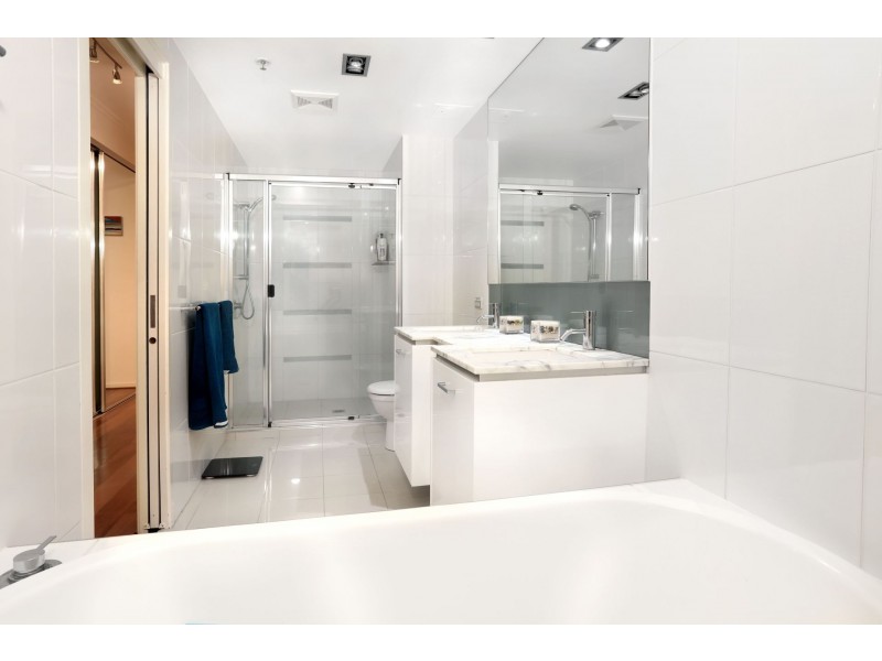 905/300 Marine Pde, Labrador QLD 4215