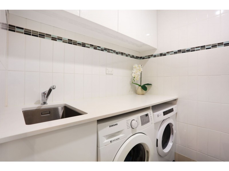 905/300 Marine Pde, Labrador QLD 4215