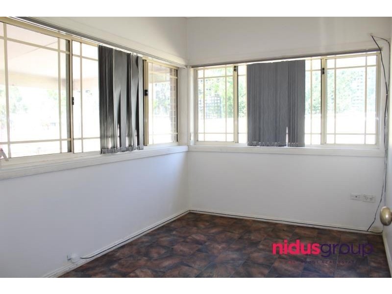 1 Burrowes Grove, Dean Park NSW 2761