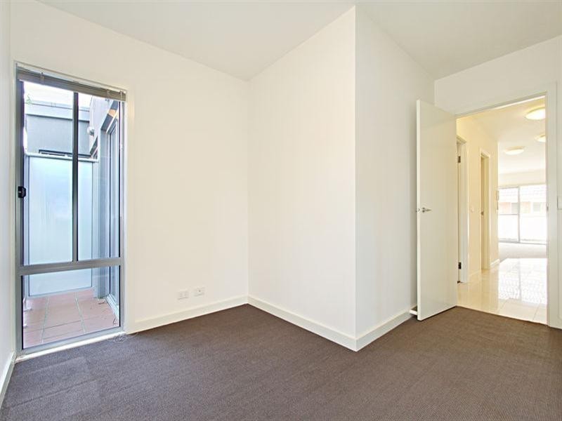 4/21 Lillimur Road, Ormond VIC 3204