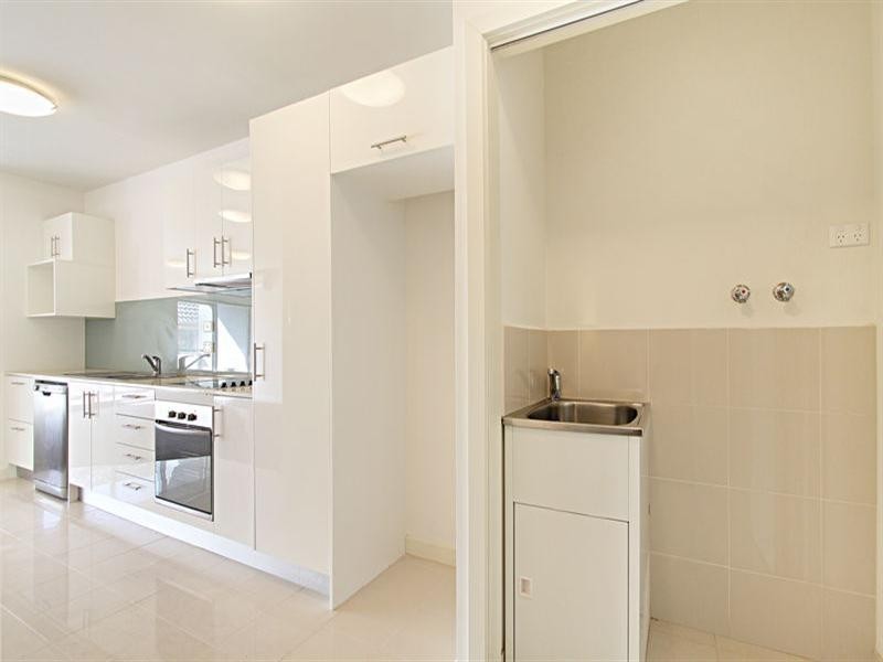 4/21 Lillimur Road, Ormond VIC 3204