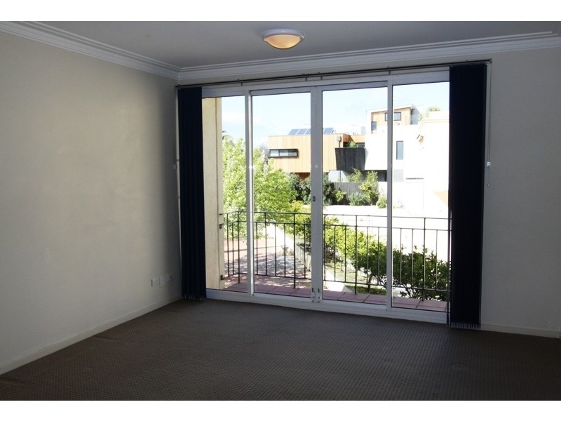 21/56 Beach Road, Hampton VIC 3188