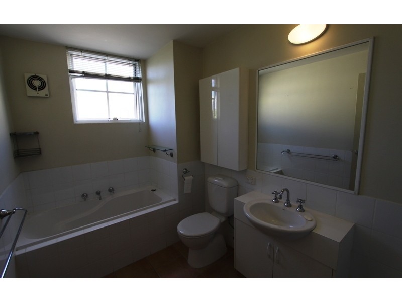 21/56 Beach Road, Hampton VIC 3188