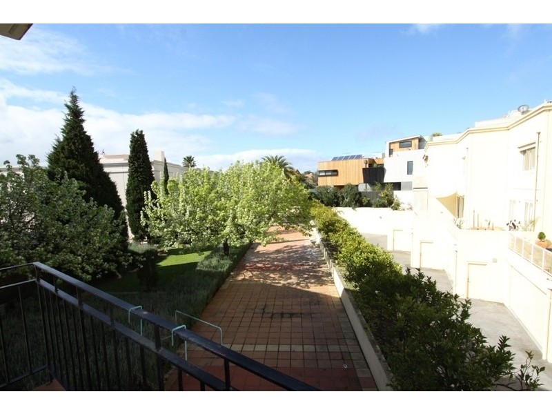 21/56 Beach Road, Hampton VIC 3188