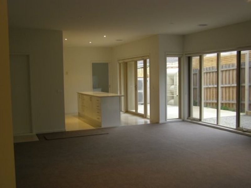 2/17 Tulip Grove, Cheltenham VIC 3192