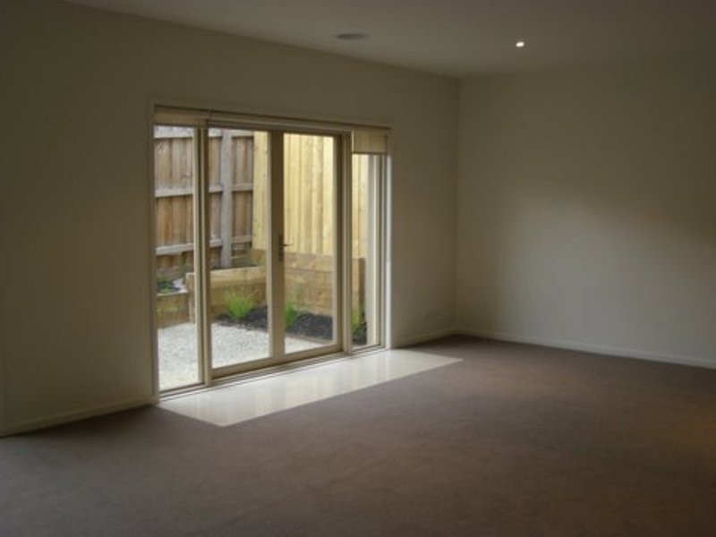 2/17 Tulip Grove, Cheltenham VIC 3192