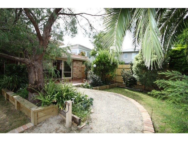 35 Ludbrook Avenue, Caulfield South VIC 3162