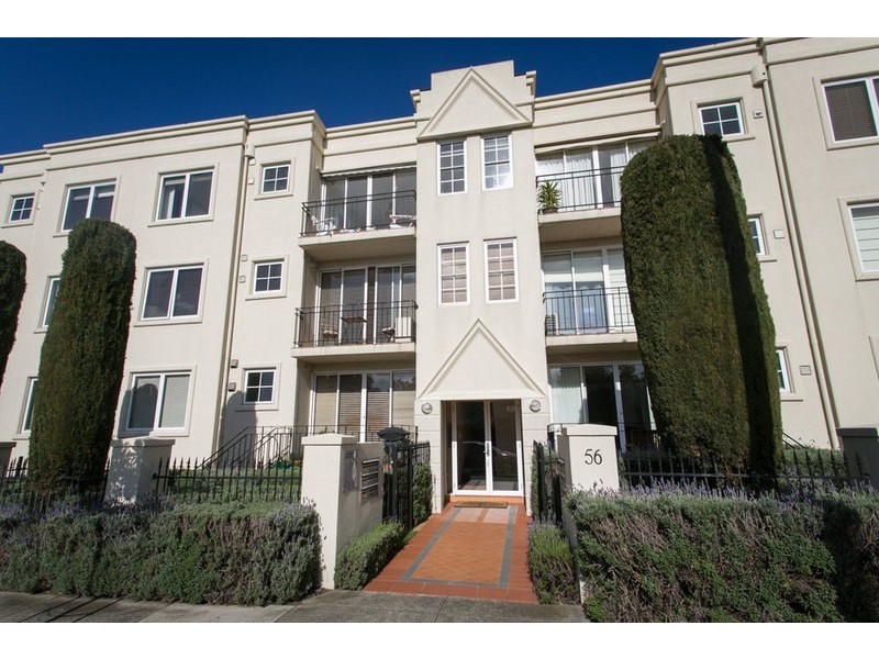 21/56 Beach Road, Hampton VIC 3188