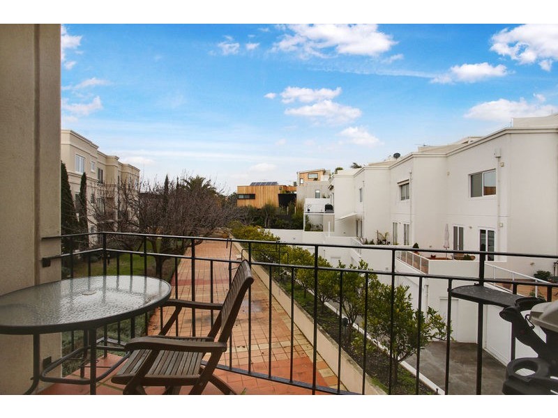 21/56 Beach Road, Hampton VIC 3188