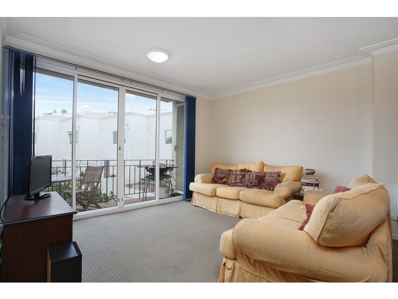 21/56 Beach Road, Hampton VIC 3188