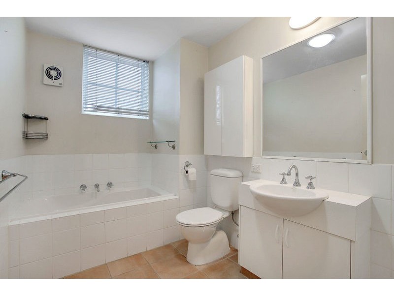 21/56 Beach Road, Hampton VIC 3188