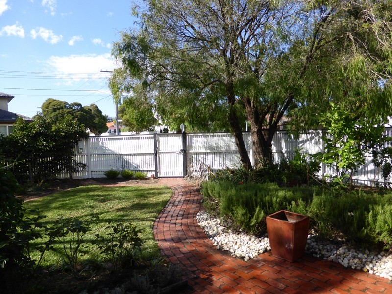 47 Kingston Street, Hampton VIC 3188