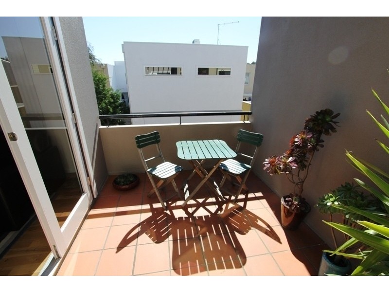 75 Rayner Lane, Kensington VIC 3031