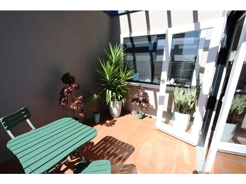 75 Rayner Lane, Kensington VIC 3031