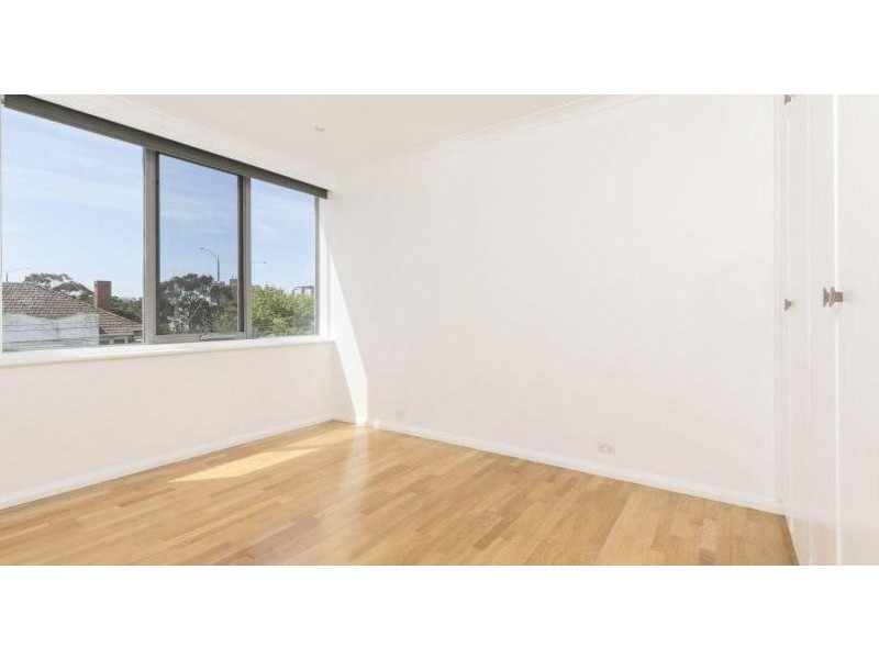 8/95 Carlisle, St Kilda VIC 3182